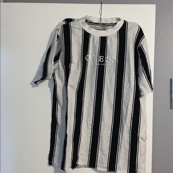 guess black and white t shirt